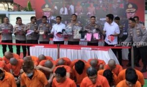 Polres Metro Jakarta Barat meringkus 37 tersangka kasus pencurian kendaraan bermotor