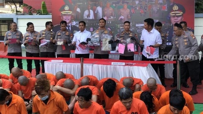 Polres Metro Jakarta Barat meringkus 37 tersangka kasus pencurian kendaraan bermotor