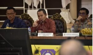 Penjabat Gubernur Gorontalo Ismail Pakaya memimpin rapat Forkopimda yang dihadiri bupati wali kota