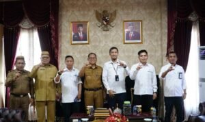 Bupati Gorontalo Utara Thariq Modanggu saat menerima kunjungan PLN Sulutenggo