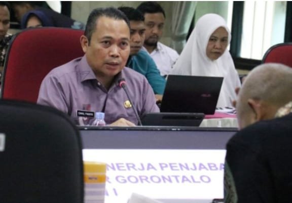 Penjabat Gubernur Ismail Pakaya