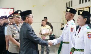 Bupati Thariq saat menghadiri pengukuhan anggota paskibraka