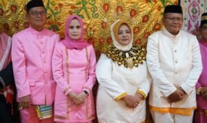 Bupati Thariq Modanggu saat menghadiri prosesi adat moloopu camat Kwandang