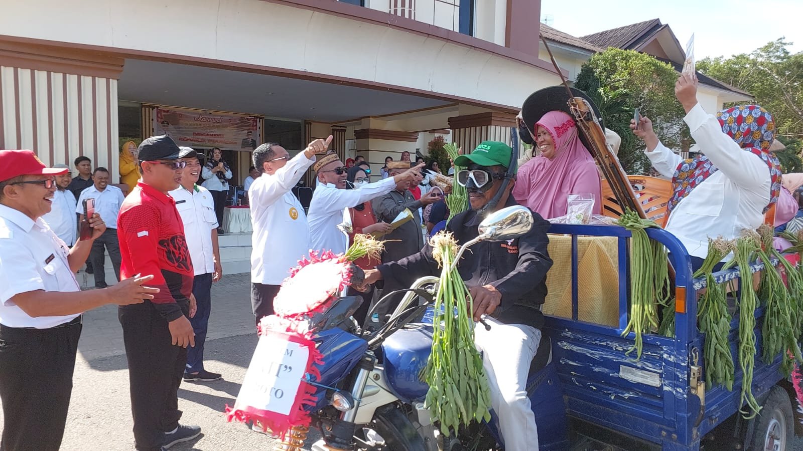 Pelepasan pesrta karnaval