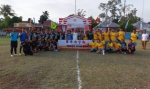 Thariq Membuka perandingan Bola Kaki di Kecamatan Sumalata.