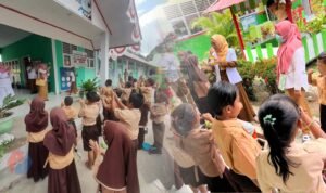 Penyuluhan kesehatan gigi dan mulut di SDN 7 Paguyaman