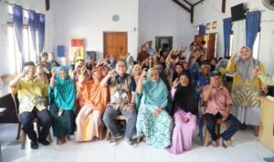 Penyerahan Bantuan Langsung Tunai di desa Botuwombato