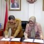 Penjagub Gorontalo Ismail Pakaya bersama Rektor UNBITA Ellys Rachman saat menandatangani Nota Kesepahaman terkait MoU dibidang pendidikan antara Pemprov Gorontalo dengan UNBITA, Selasa (19/09/2023).
