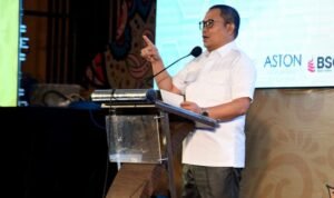 Penjagub Ismail Pakaya memberikan arahan pada peluncuran RAD SDGs Provinsi Gorontalo tahun 2023-2026 di Hotel Aston, Kota Gorontalo, Rabu (20/9/2023). (Foto : Haris)