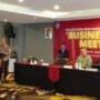 Staf Ahli Gubernur Bidang Kemasyarakatan dan Sumber Daya Manusia (SDM) Yosef Koton saat memberikan sambutan pada Facilitating New Investment by Business Meeting, di Hotel Aston, Kota Gorontalo, Jum’at (22/9/2023). Foto – Winda