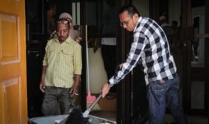 DPRD Pohuwato dan staf Sekretariat Dewan bersihkan kantor DPRD pasca insiden pengrusakan