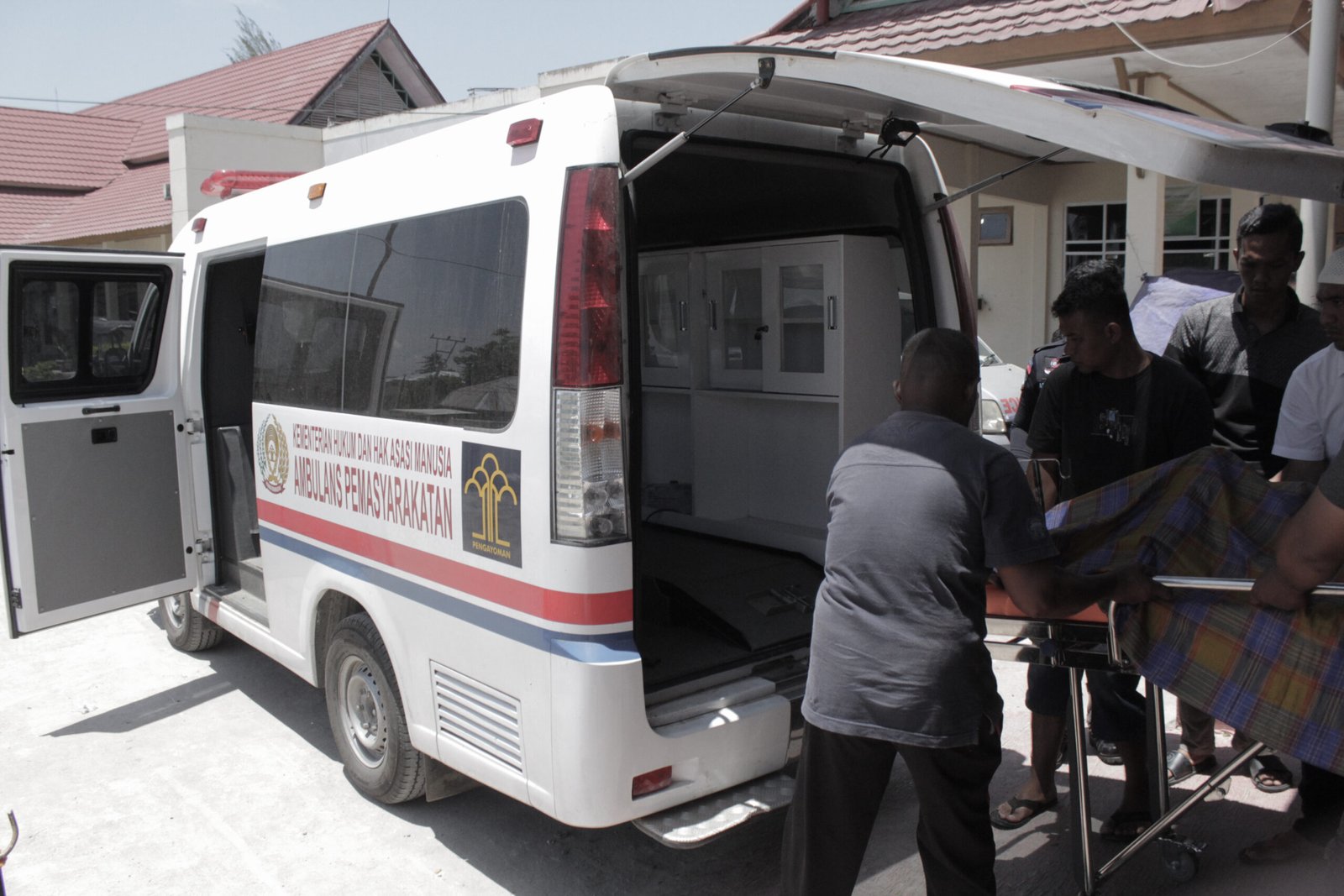 Jenazah warga binaan Lapas Pohuwato dibawa ke Rumah duka Kecamatan Patilanggio
