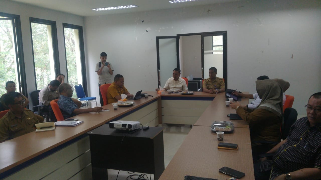 Rapat Bersama tim Pansus Komisi I Deprov Bersama PTSP Bonebol