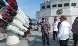 Bupati Gorontalo Utara, Thariq Modanggu saat menghadiri pelepasan KRI Hasan Basri-382(Foto: Humas)