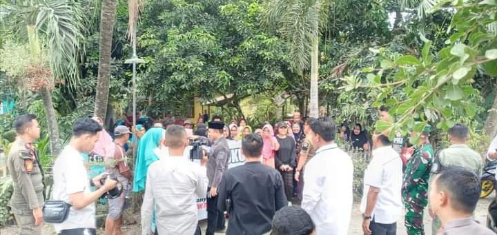 Kunjungan kerja Penjabat Bupati Kabupaten Boalemo Sherman Moridu di desa Diloato