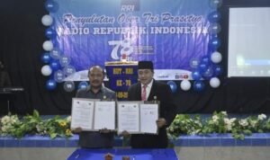 Penandatanganan kerjasama antara pemkab Boalemo dan RRI Gorontalo, (Foto: Humas)