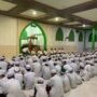 Sholat subuh berjamaah di mesjid pondok pesantren Alkhairaat