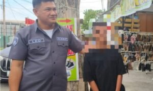 Pelaku penganiayaan seorang anak saat diamankan Polresta Gorontalo Kota