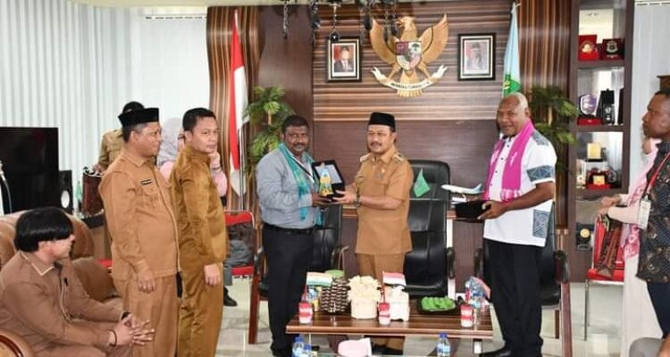 Penjabup Boalemo saat menerima kunjungan tim delegasi dari India dan Papua Nugini
