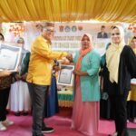 Penyerahan akreditasi A untuk sekolah Nurul Fikri