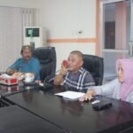Kiri - Kanan, Ketua APDESI Pohuwato, Ketua DPRD Pohuwato, Kepala Badan Keuangan Kabupaten Pohuwato (foto Erik)