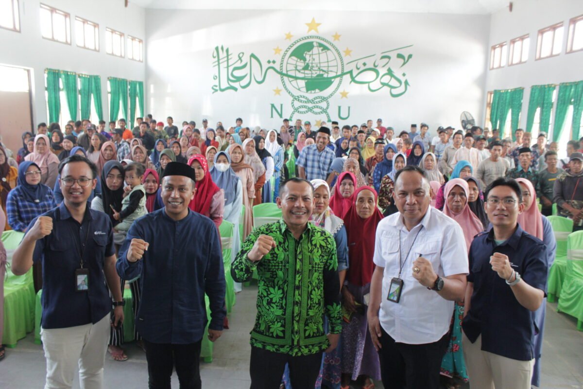 Foto bersama usai sosialisasi Program dan Manfaat Badan Penyelenggara Jaminan Sosial (BPJS) Ketenagkerjaan bersama Wakil Ketua Komisi IX DPR RI, Dr. Hj. Nihayatul Wafiroh, MA