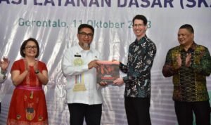 Penjabat Sekretaris Daerah Budiyanto Sidiki bersama Konsul Jenderal Australia di Makassar Mr. Todd Dias, di Aula Badan Pengembangan Sumber Daya Manusia Provinsi Gorontalo, Rabu (11/10/2023).