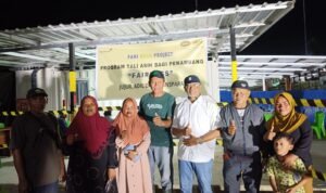 Foto bersama Direktur PT PETS dan PT GSM bersama masyarakat pemilik lahan tambang