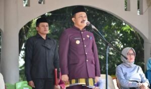 Penjabup Boalemo Sherman Moridu saat memimpin upacara peringatan Hari Sumpah Pemuda di lingkungan Pemkab Boalemo