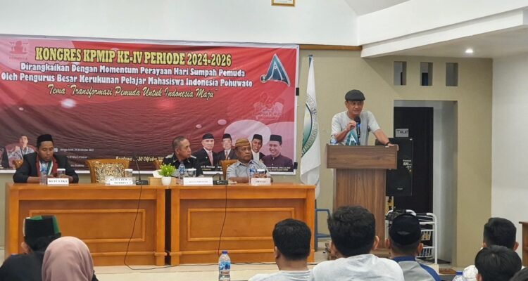 Syarif Mbuinga memberikan sambutan pada pembukaan Kongres KPMIP Ke-IV