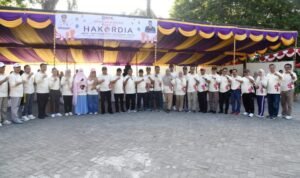 Penjabat Gubernur Penjabat Ismail Pakaya, foto bersama dalam rangka memperingati Hari Antikorupsi Sedunia (Hakordia).