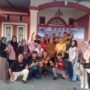 Adhan Dambea dan Ekwan Ahmad atau disapa H. Eko bersama Tim Adc Center H Eko Melakukan Foto Bersama Usai Kegiatan Reses Anggota DPRD Provinsi Gorontalo
