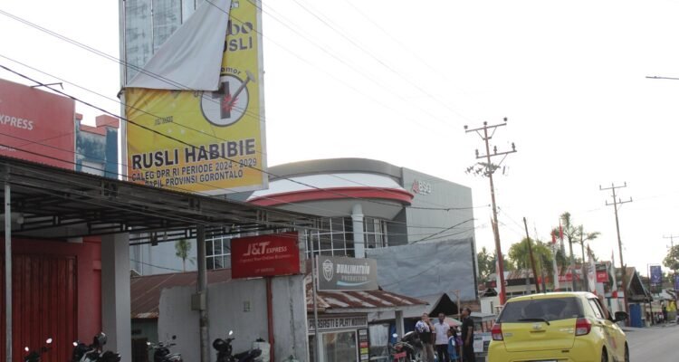 Alat Peraga Sosialisasi mirip alat peraga milik kampanye milik caleg ditertibkan Bawaslu Pohuwato