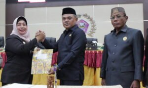 DPRD Pohuwato dan Wakil Bupati Pohuwato pada Rapat Paripurna Persetujuan Ranperda APBD 2024 Menjadi Perda