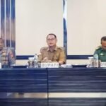 Bupati Thariq Modanggu saat memimpin rapat persiapan HUT RI ke-78 Tahun