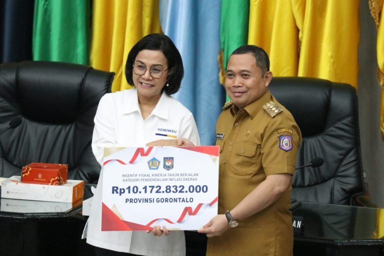 Penjabat Gubernur Gorontalo Ismail Pakaya menerima insentif fiskal senilai Rp10,17 Miliar dari Menteri Keuangan Sri Mulyani