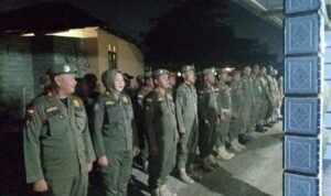 Satpol PP Melakukan Patroli dan Menjaga sejumlah Titik Lokasi Pembuangan Sampah Jalan Gorr