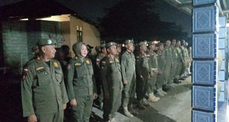 Satpol PP Melakukan Patroli dan Menjaga sejumlah Titik Lokasi Pembuangan Sampah Jalan Gorr