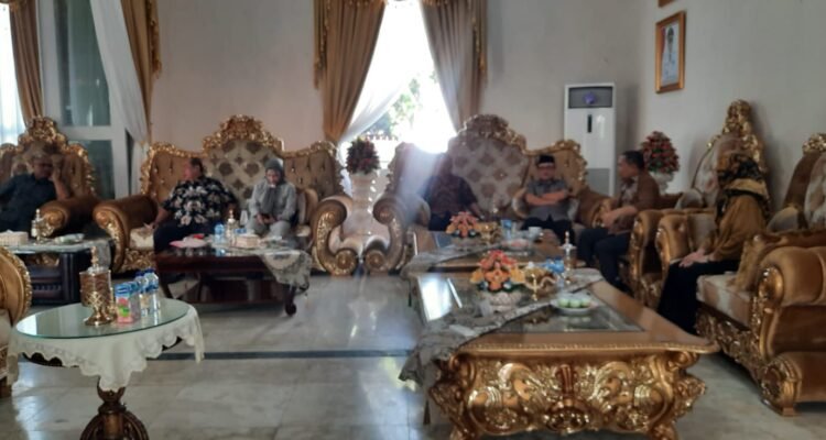 Pertemuan Komisi I Deprov Bersama Pj Gubernur Ismail Pakaya terkait dengan PPI.