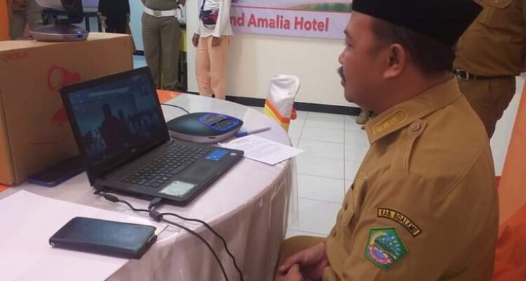 Penjabup Boalemo Sherman Moridu saat membuka Bimtek Aplikasi SIKS-NG secara Zoom Meeting