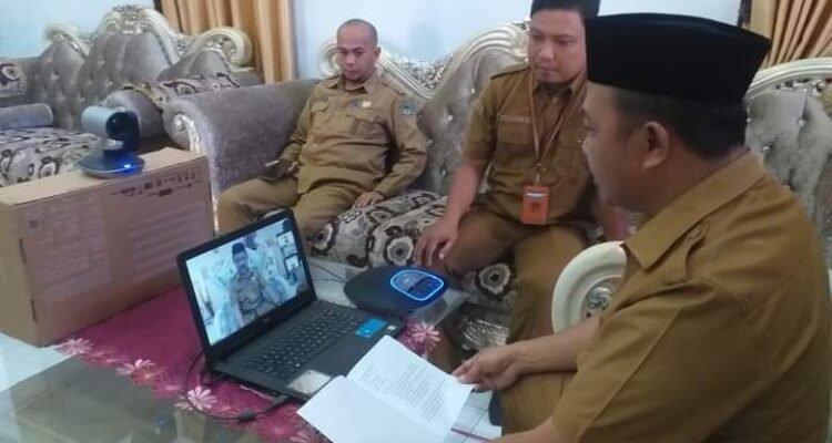 Penjabat Bupati kabupaten Boalemo, Sherman Moridu saat membuka secara daring rapat koordinasi tindak lanjut Beasiswa Indonesia Emas Daerah