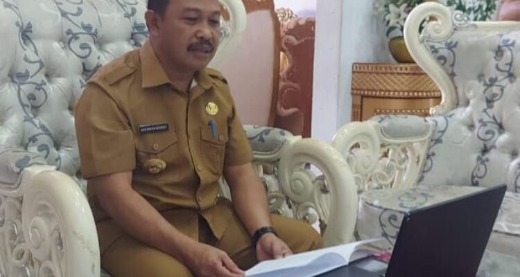 Penjabat Bupati Sherman Moridu pada rapat koordinasi dan evaluasi sektoral yang digagas oleh Bidang Perencanaan, Evaluasi dan Pelaporan Bapppeda yang bertempat di Hotel New Rahmat Kota Gorontalo melalui zoom metting
