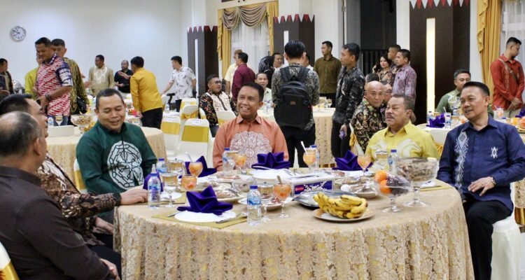 Ketua DPRD provinsi Gorontalo Paris Jusuf Menghadiri Ramah Tamah Bersama Pangdam) XIII/Merdeka, Mayjen Legowo W.R. Sujatmiko ke Provinsi Gorontalo