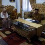 Penjabup Boalemo Sherman Moridu saat membuka kegiatan penguatan kapasitas kepala sekolah SMP di kabupaten Boalemo