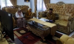 Penjabup Boalemo Sherman Moridu saat membuka kegiatan penguatan kapasitas kepala sekolah SMP di kabupaten Boalemo