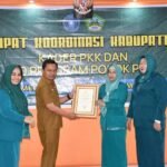 Penjabat Sekda Boalemo Supandra Nur saat membuka rapat koordinasi Kabupaten Kader PKK dan 10 Program Pokok PKK