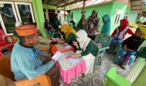Pelayanan Puskesmas Keliling di desa Mutiara
