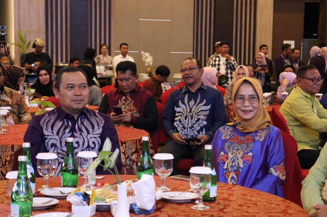 Siti Nur’ain Sompie Aleg Komisi I Menghadiri Seminar APPSI