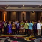 Penjabat Gubernur Gorontalo Ismail Pakaya dan seluruh Peserta seminar Nasional yang diselenggarakan oleh Asosiasi Pemerintah Provinsi Seluruh Indonesia (APPSI), bertempat di Hotel Aston Kota Gorontalo, Senin, (27/11/2023). (Foto – Fadil)