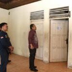 penjabat Gubernur Ismail pakaya meninjau asrama mahasiswa Gorontalo di Kota Palu